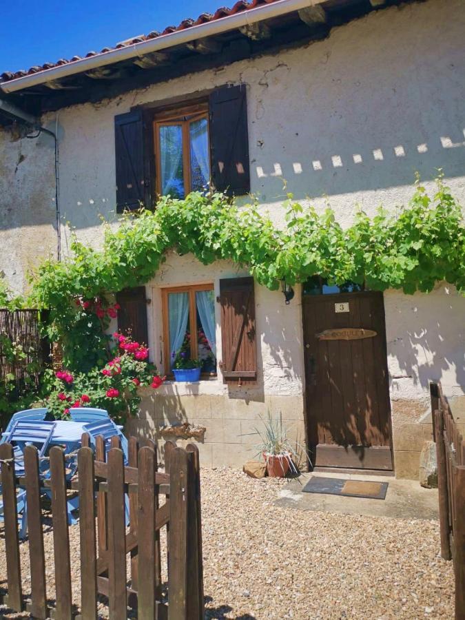 Les Verges Gites Exideuil-sur-Vienne Exteriör bild